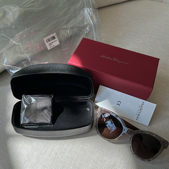 Ferragamo Cat Eye sunglasses NWT, case, box 🎁 - Picture 8 of 13